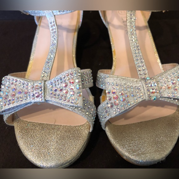 Girls Rhinestone Leatherette Open Toe Strappy Ankle T Strap Kitten Heel Sandal - Picture 4 of 7